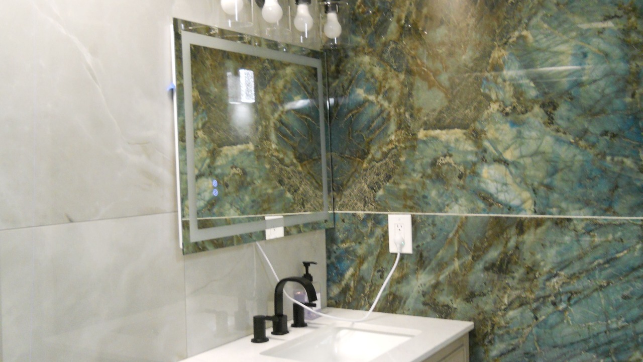 Photo of Bathroom in Hanford