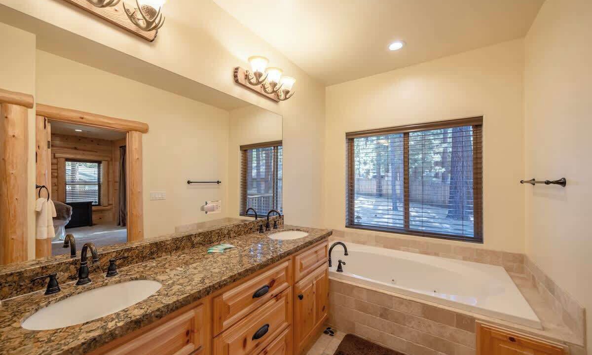 Photo of Bathroom in Summit Estates
