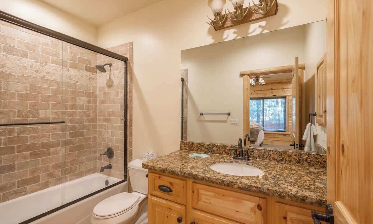 Photo of Bathroom in Summit Estates