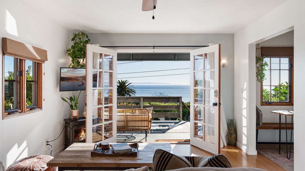 Photo of Livingroom in Summerland