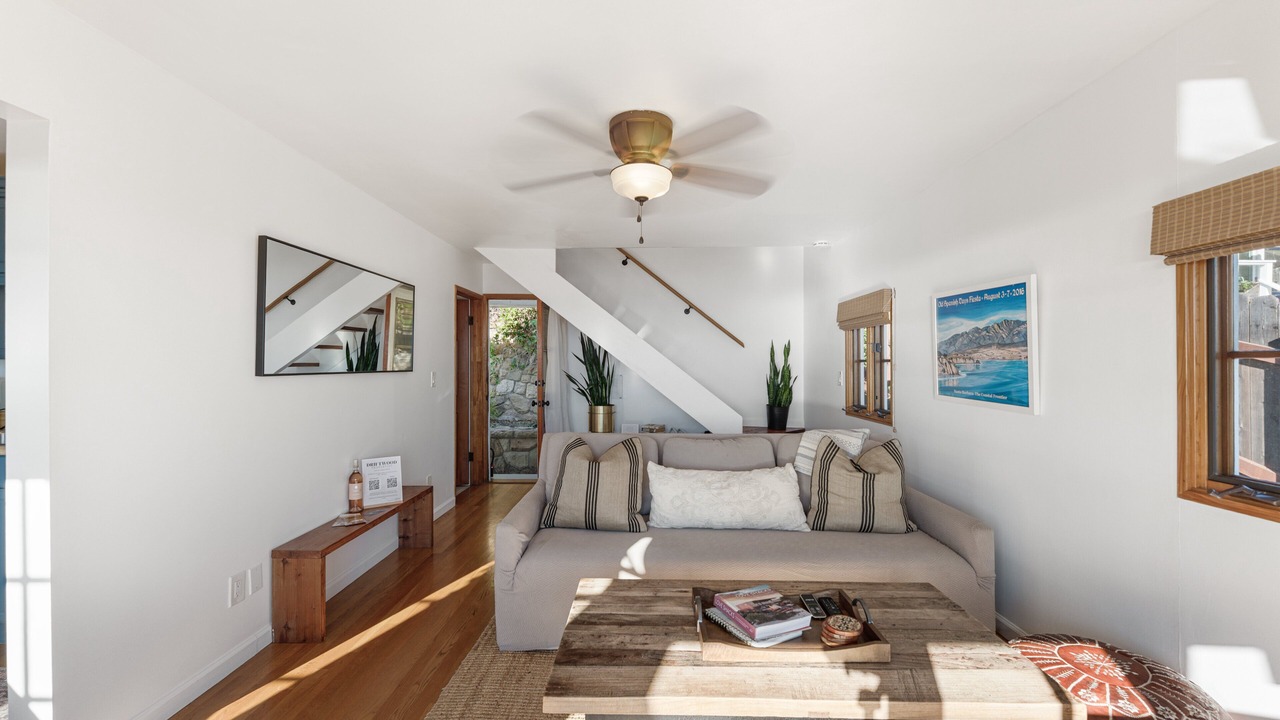 Photo of Livingroom in Summerland
