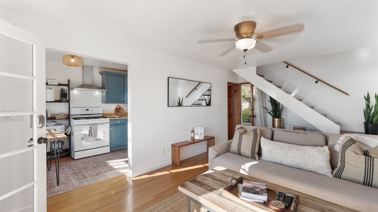 Photo of Livingroom in Summerland