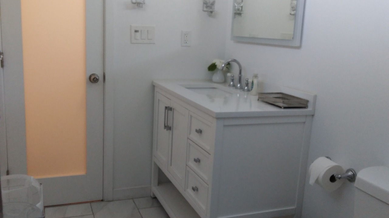 Photo of Bathroom in Harbor