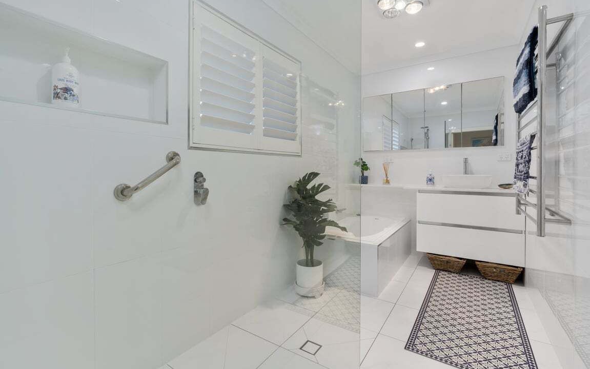 Photo of Bathroom in Sandstone Point