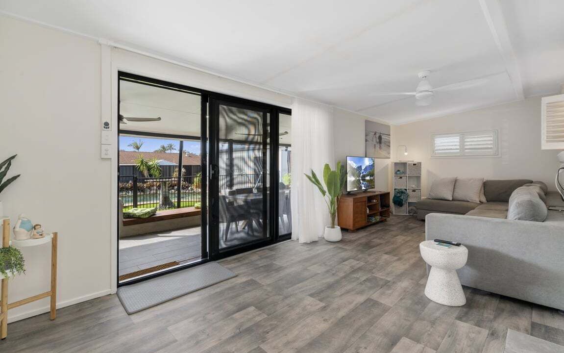 Photo of Livingroom in Sandstone Point