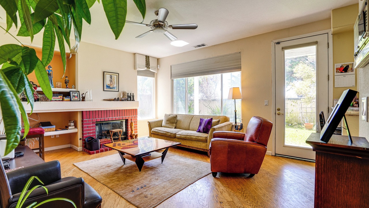 Photo of Livingroom in Alameda
