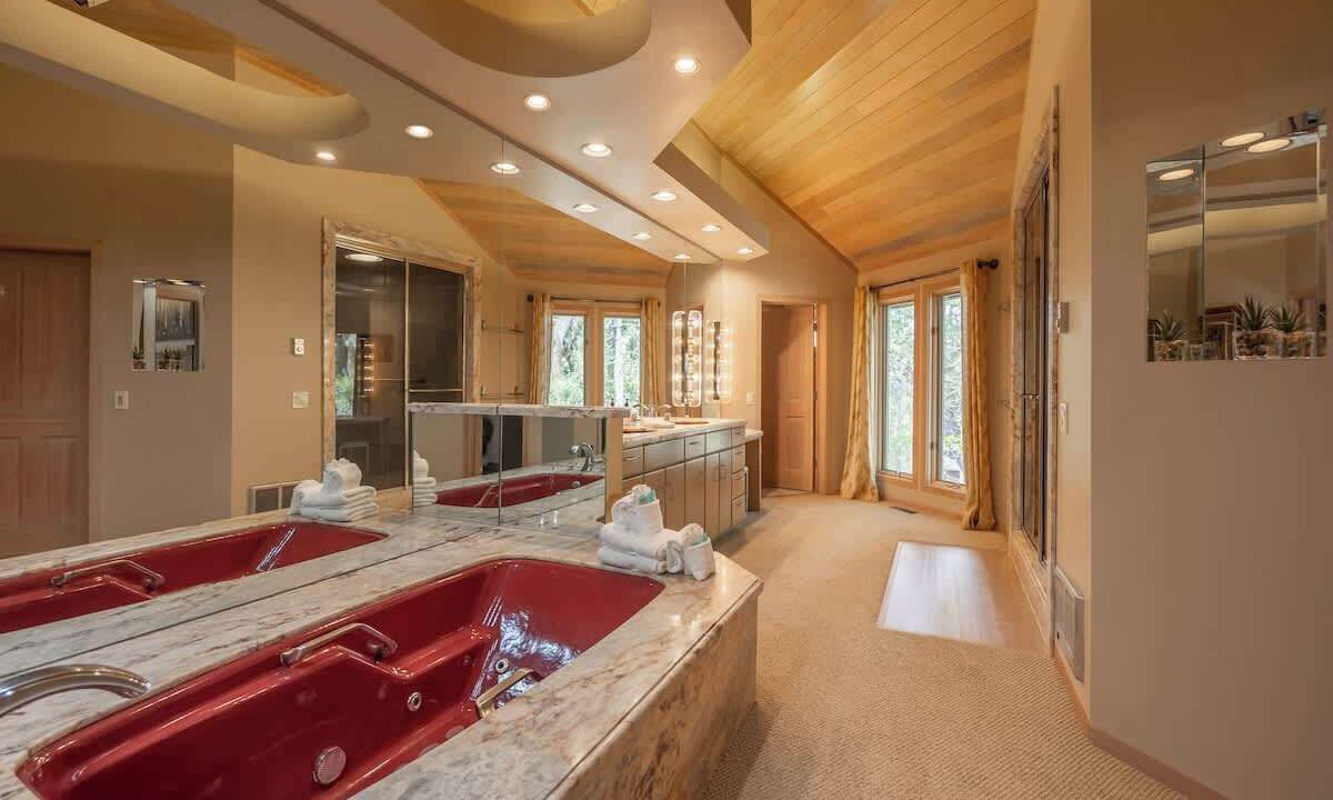 Photo of Bathroom in Evergreen Estates