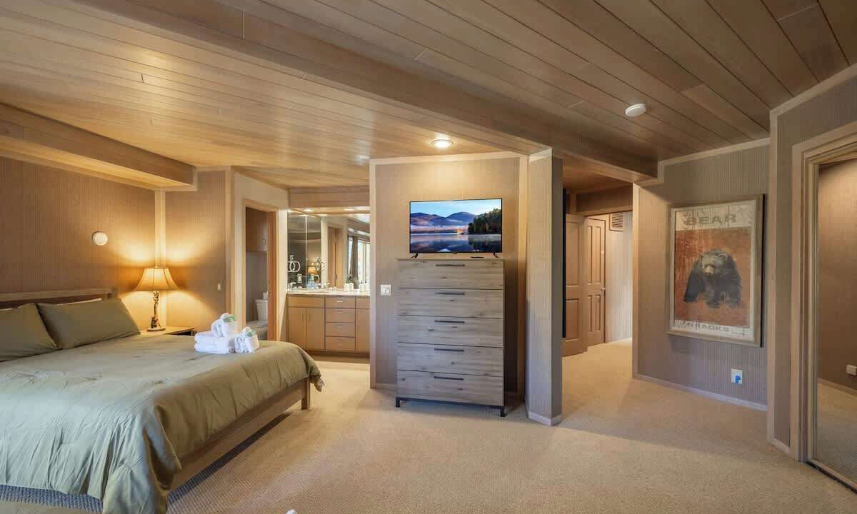 Photo of Bedroom in Evergreen Estates
