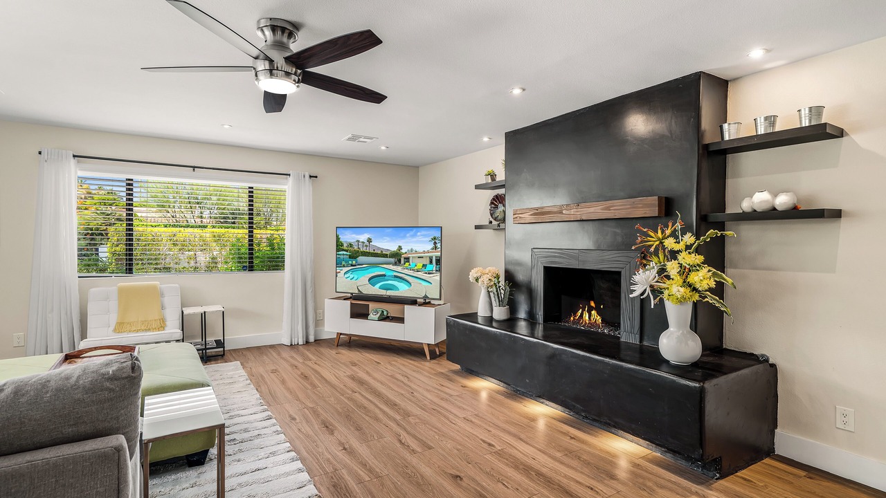 Photo of Livingroom in Tahquitz River Estates