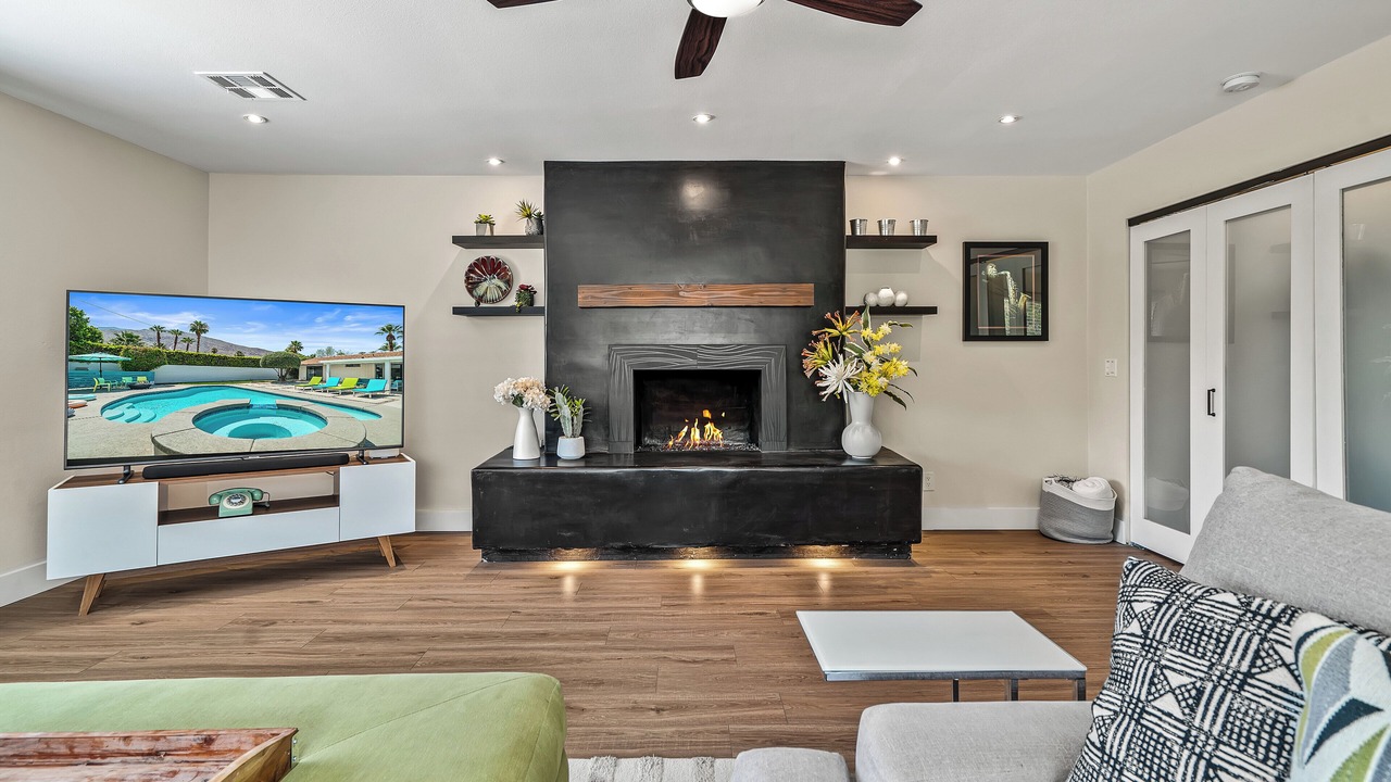 Photo of Livingroom in Tahquitz River Estates