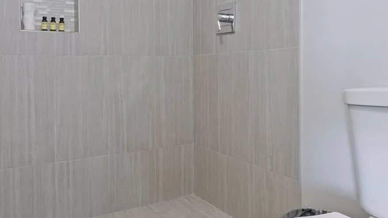 Photo of Bathroom in Racquet Club South