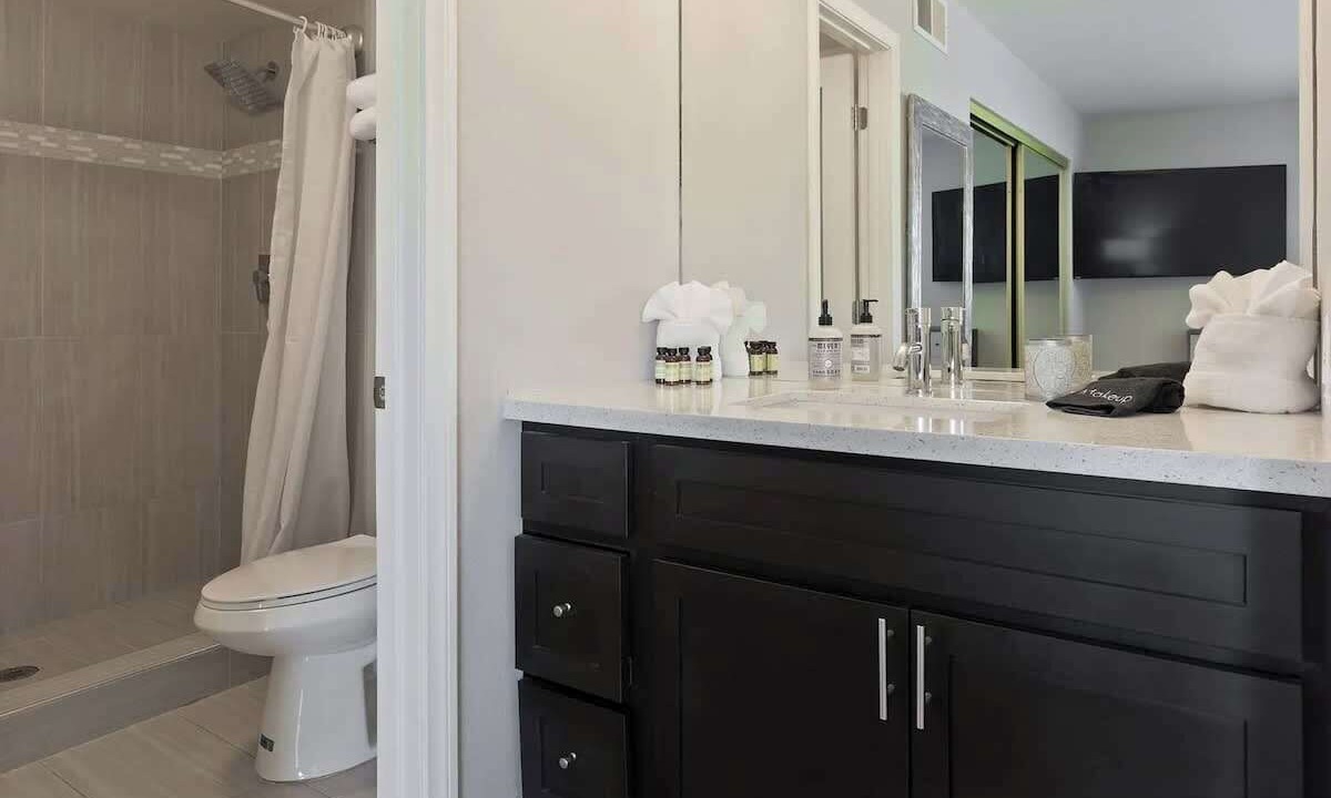 Photo of Bathroom in Racquet Club South