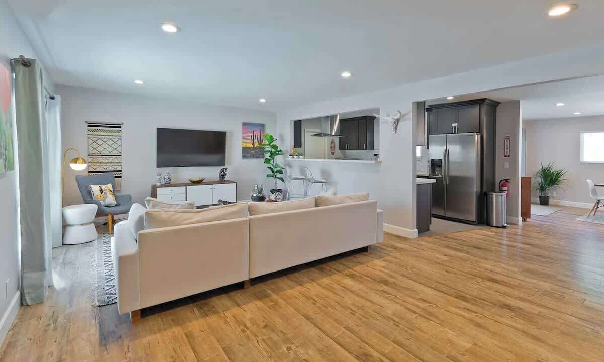 Photo of Livingroom in Racquet Club South