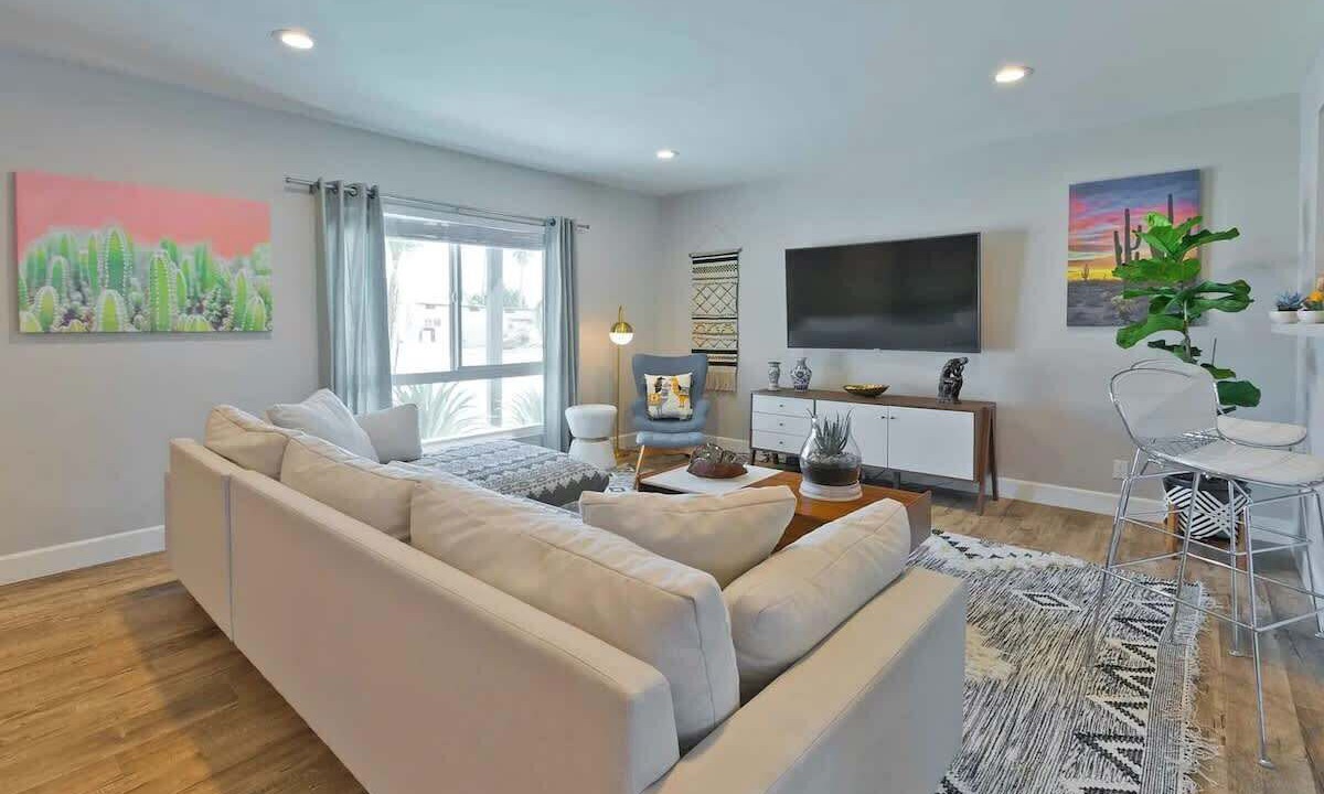 Photo of Livingroom in Racquet Club South