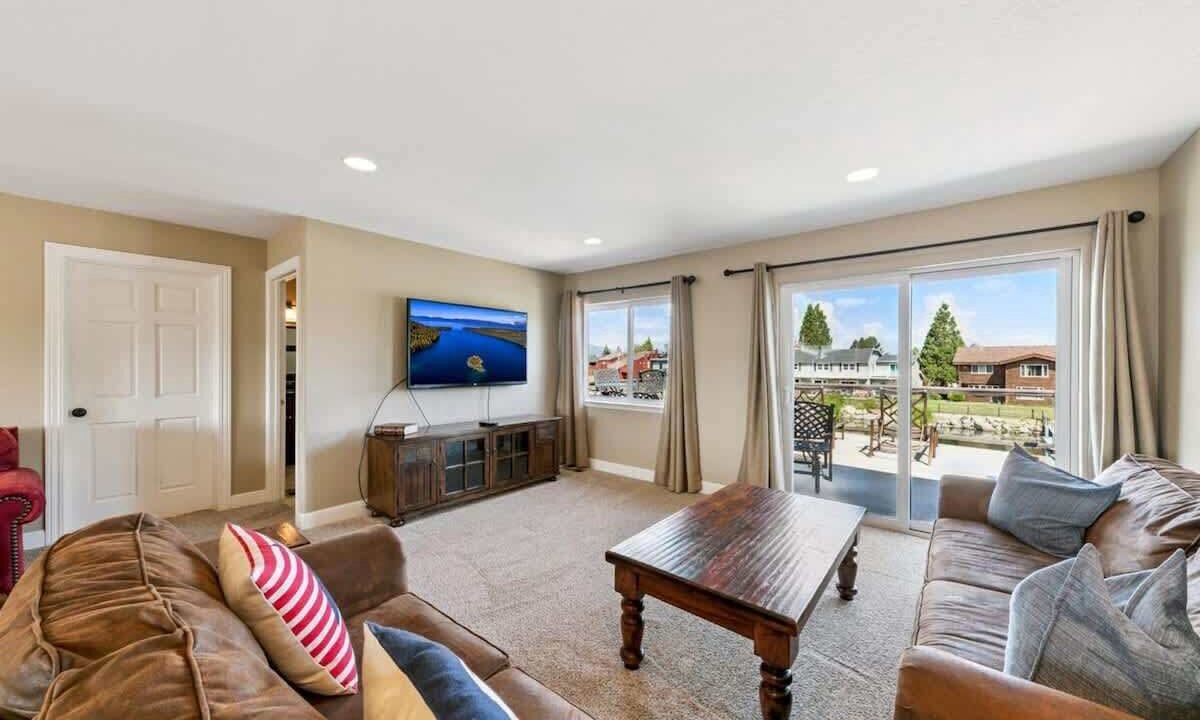 Photo of Livingroom in Tahoe Keys