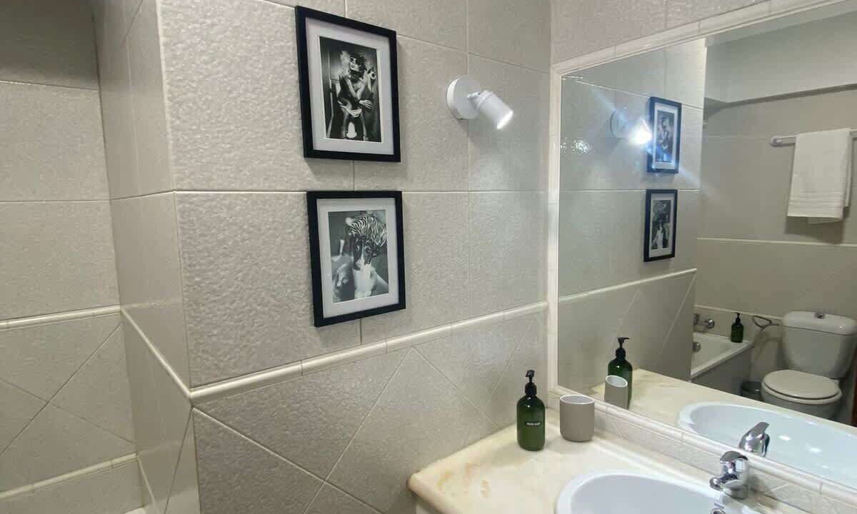 Photo of Bathroom in Oeiras