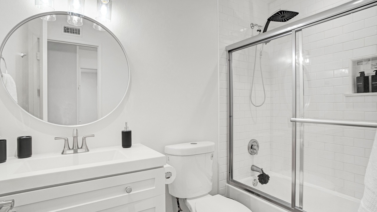 Photo of Bathroom in Thousand Oaks