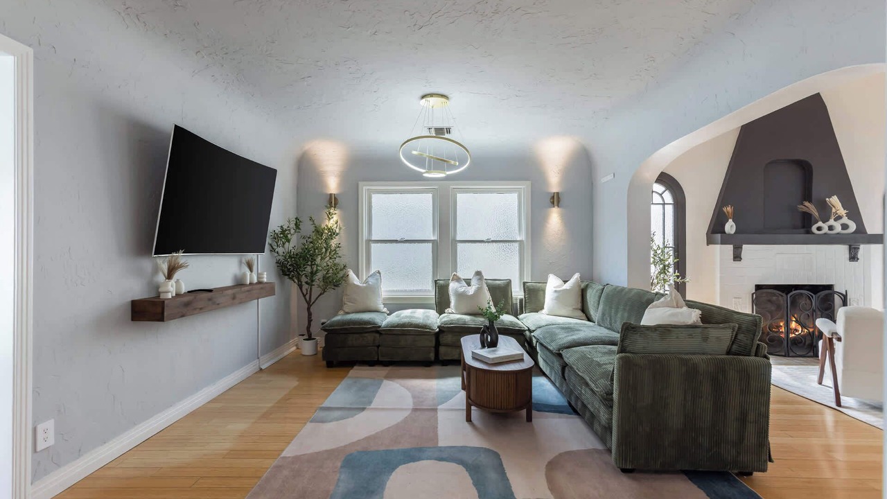 Photo of Livingroom in La Brea