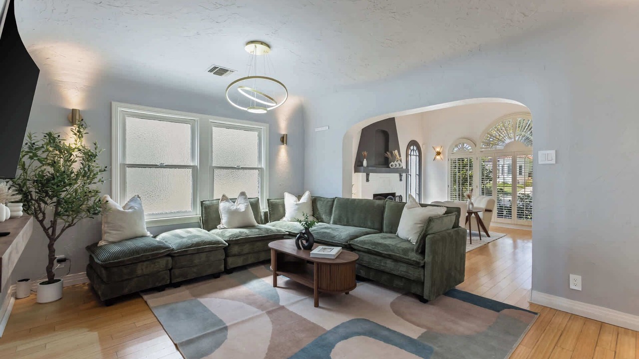 Photo of Livingroom in La Brea
