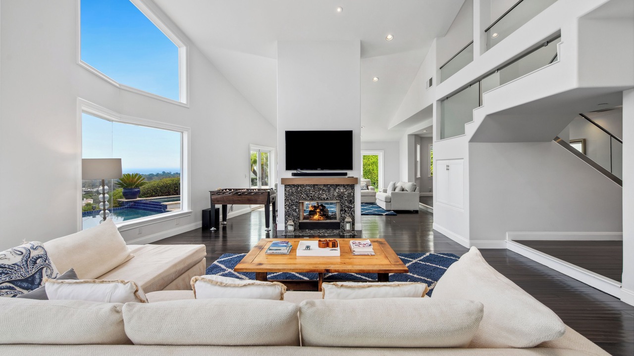 Photo of Livingroom in Central Malibu