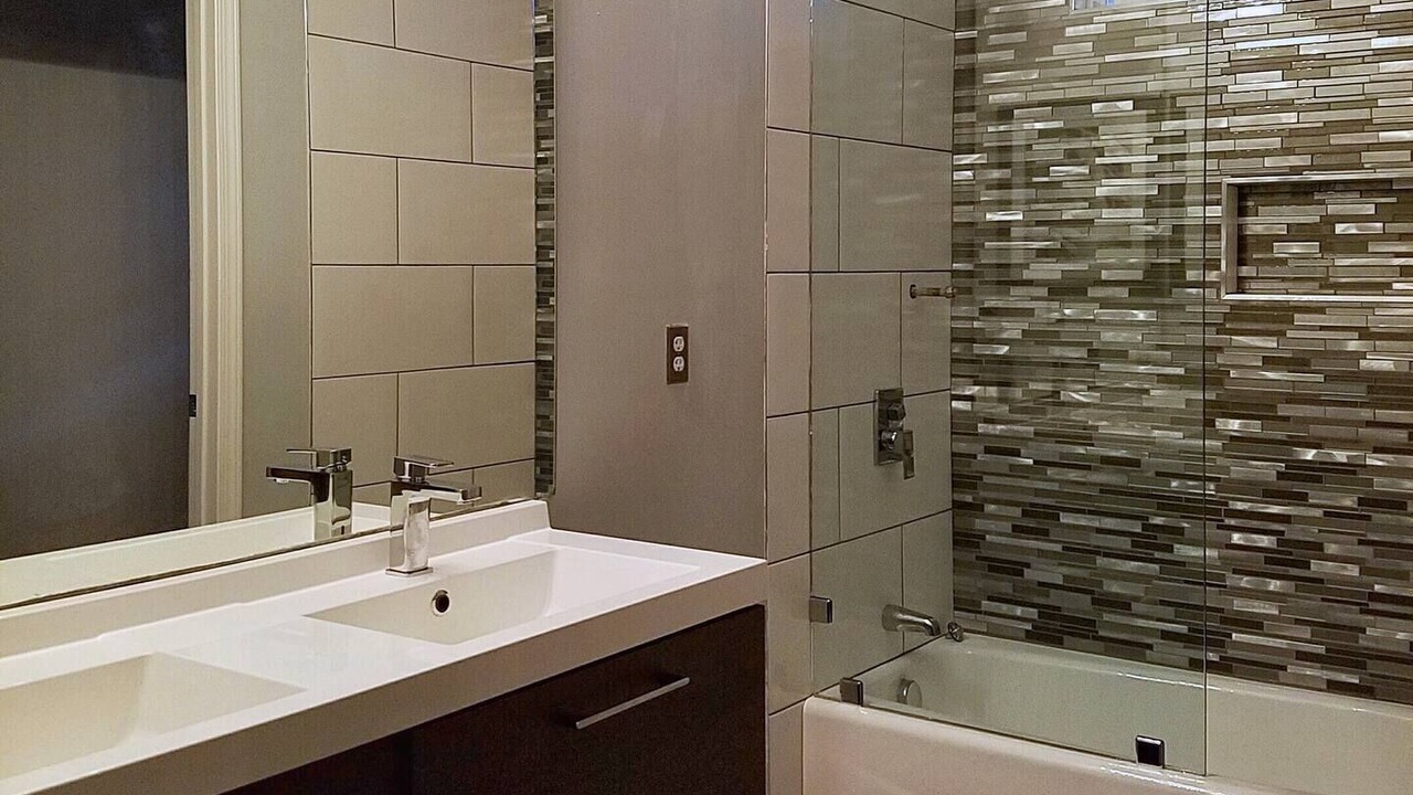Photo of Bathroom in Racquet Club South