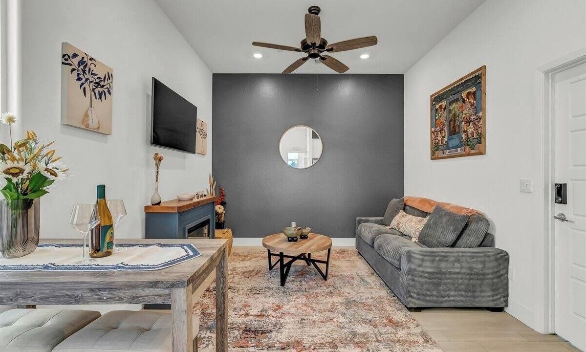 Photo of Livingroom in Hanford