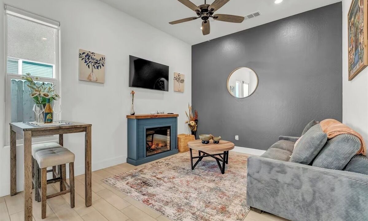 Photo of Livingroom in Hanford