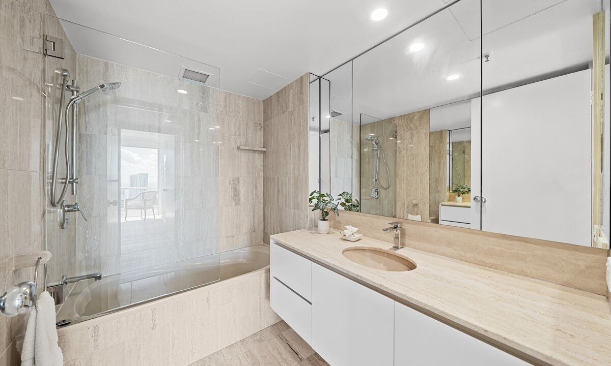 Photo of Bathroom in Main Beach