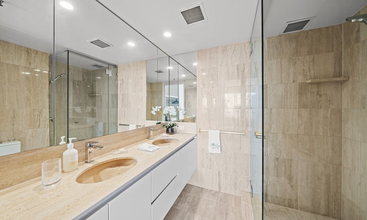 Photo of Bathroom in Main Beach