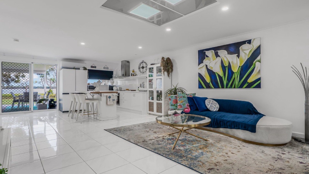 Photo of Livingroom in Sandstone Point