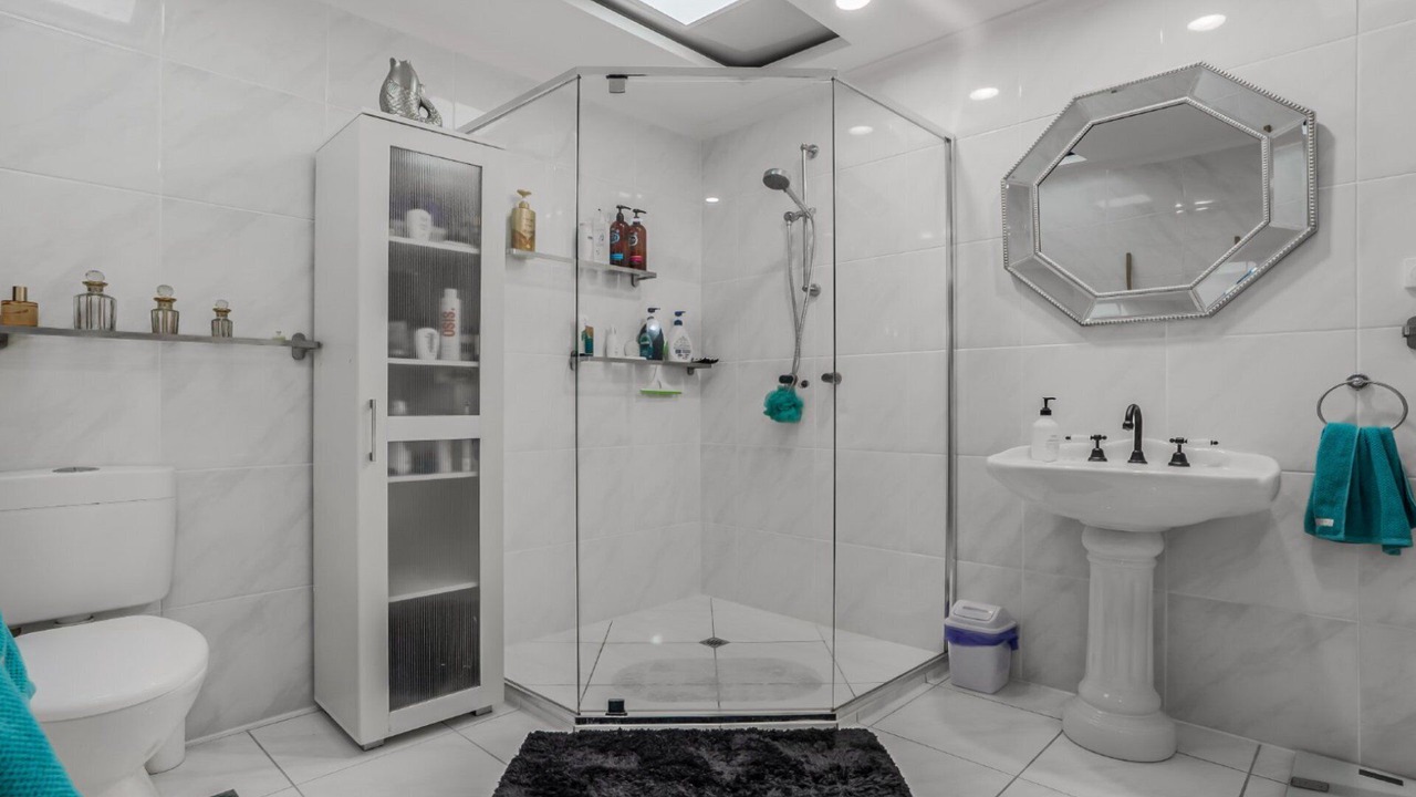 Photo of Bathroom in Sandstone Point