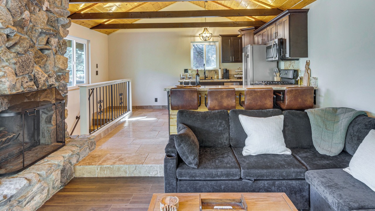 Photo of Livingroom in Pine Mountain Club