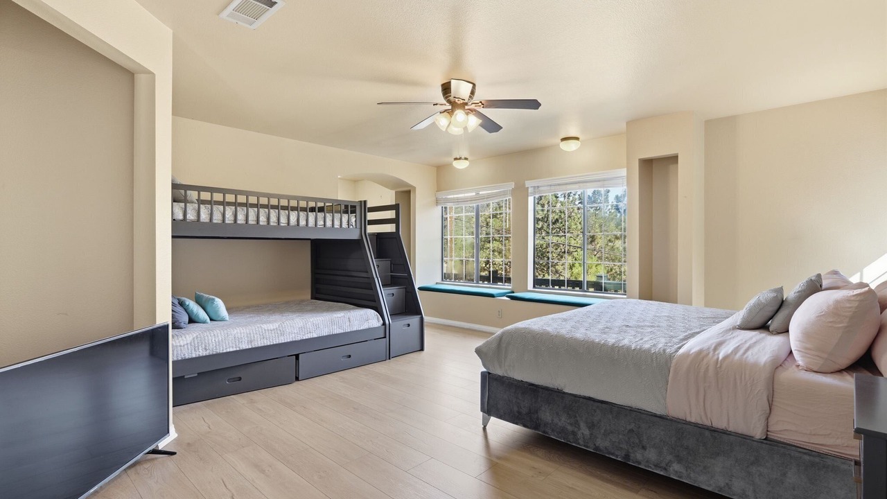 Photo of Bedroom in Pine Mountain Club