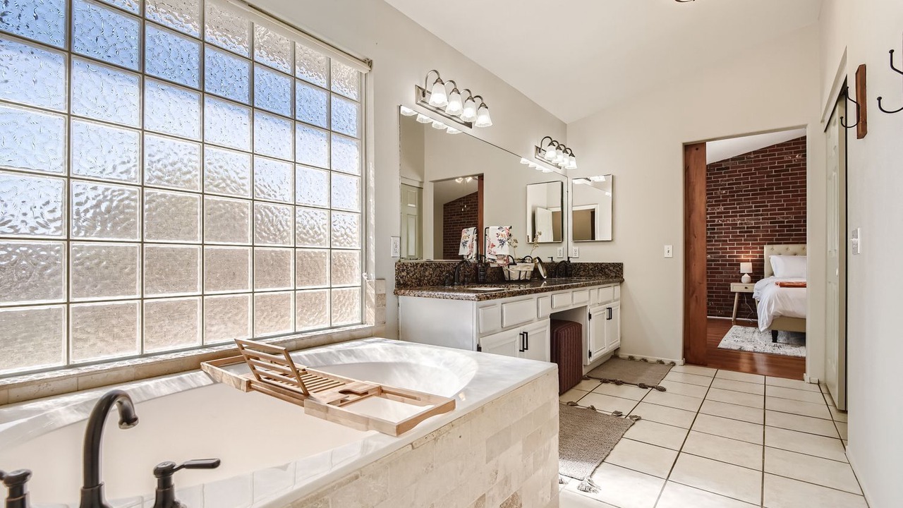 Photo of Bathroom in Canyon Gate