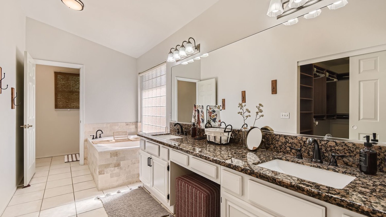 Photo of Bathroom in Canyon Gate