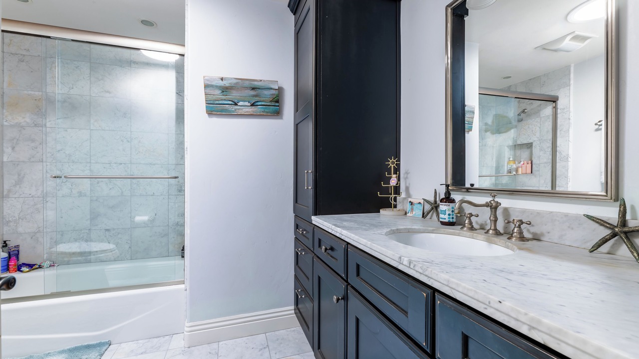 Photo of Bathroom in Hedgerow