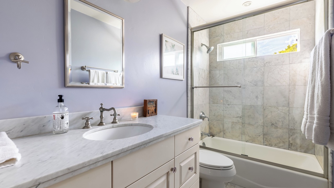Photo of Bathroom in Hedgerow