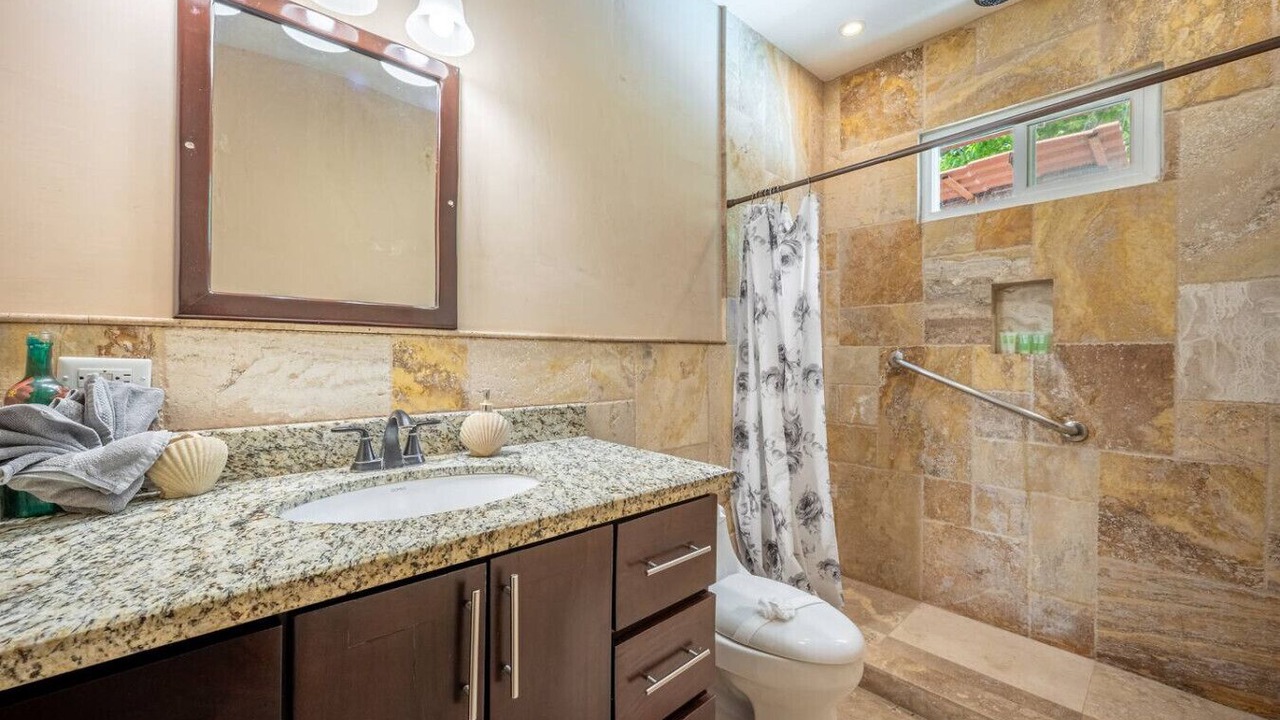 Photo of Bathroom in Tamarindo