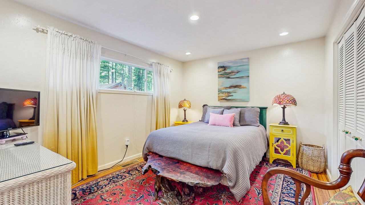 Photo of Bedroom in Tahoe Island