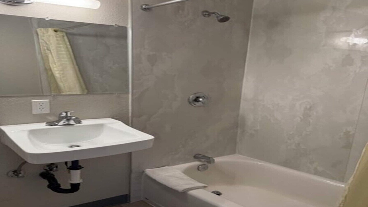 Photo of Bathroom in Lincoln Acres