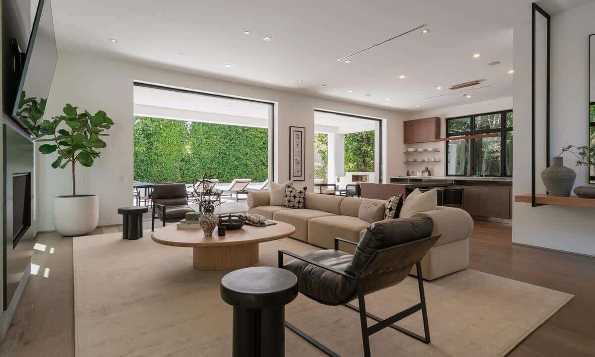 Photo of Livingroom in Beverly Grove