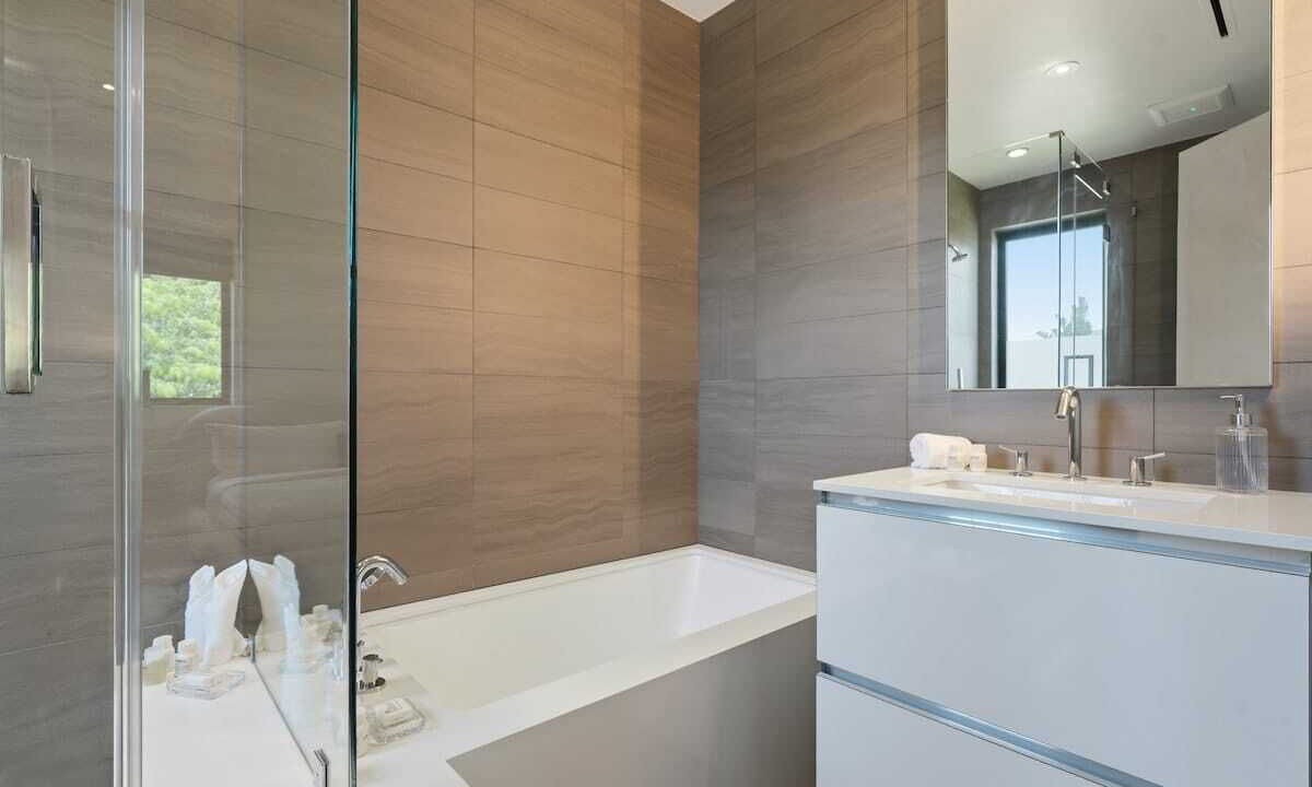 Photo of Bathroom in Beverly Grove