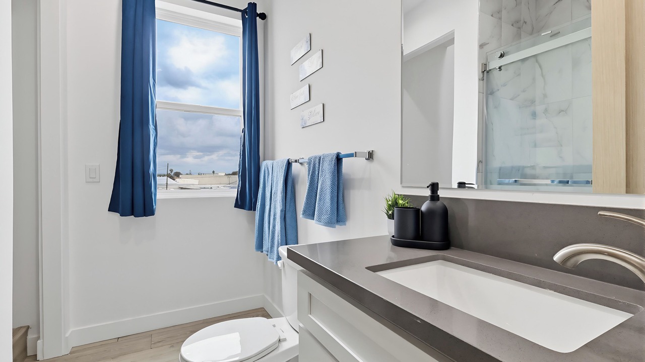 Photo of Bathroom in Lawndale