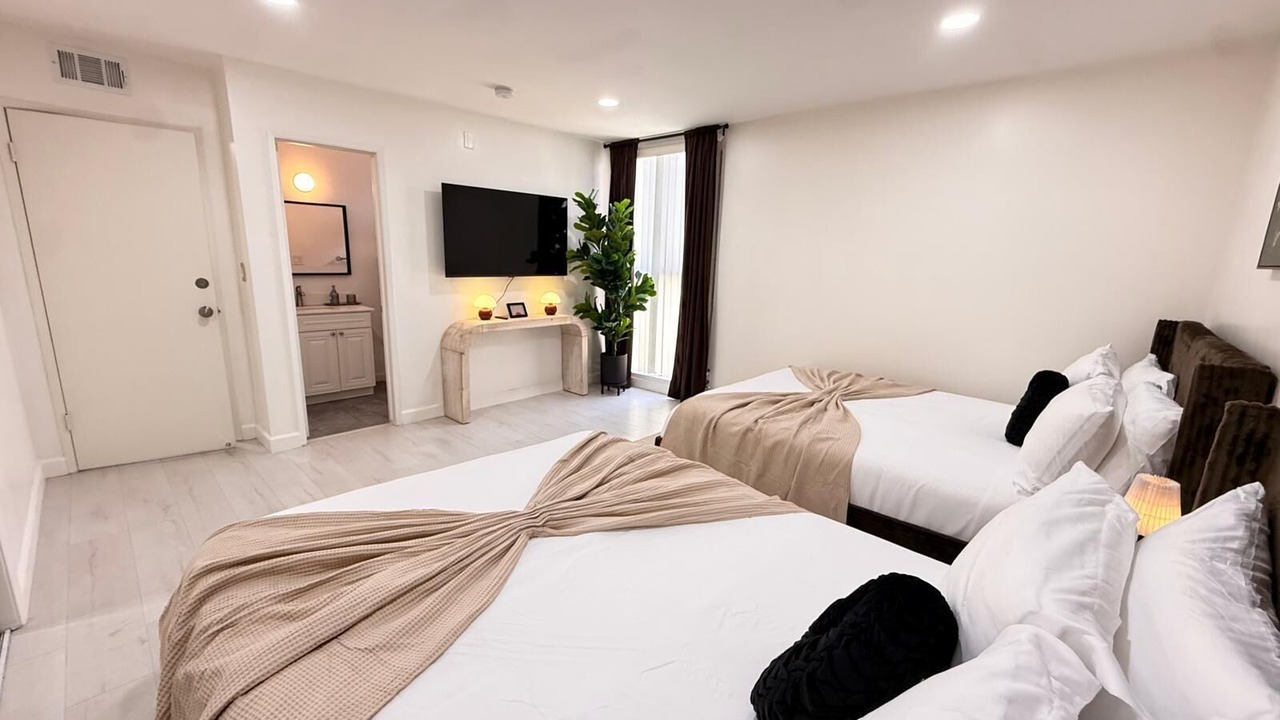 Photo of Bedroom in Pico - Robertson