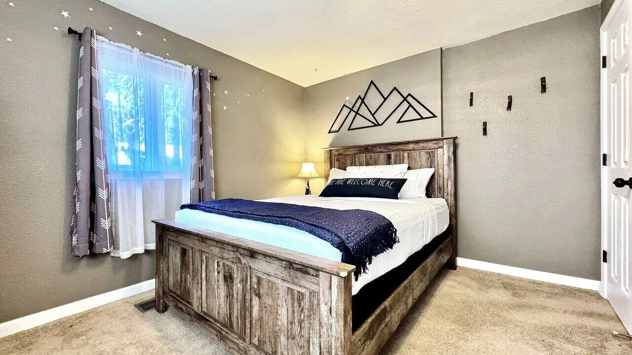 Photo of Bedroom in Pollock Pines