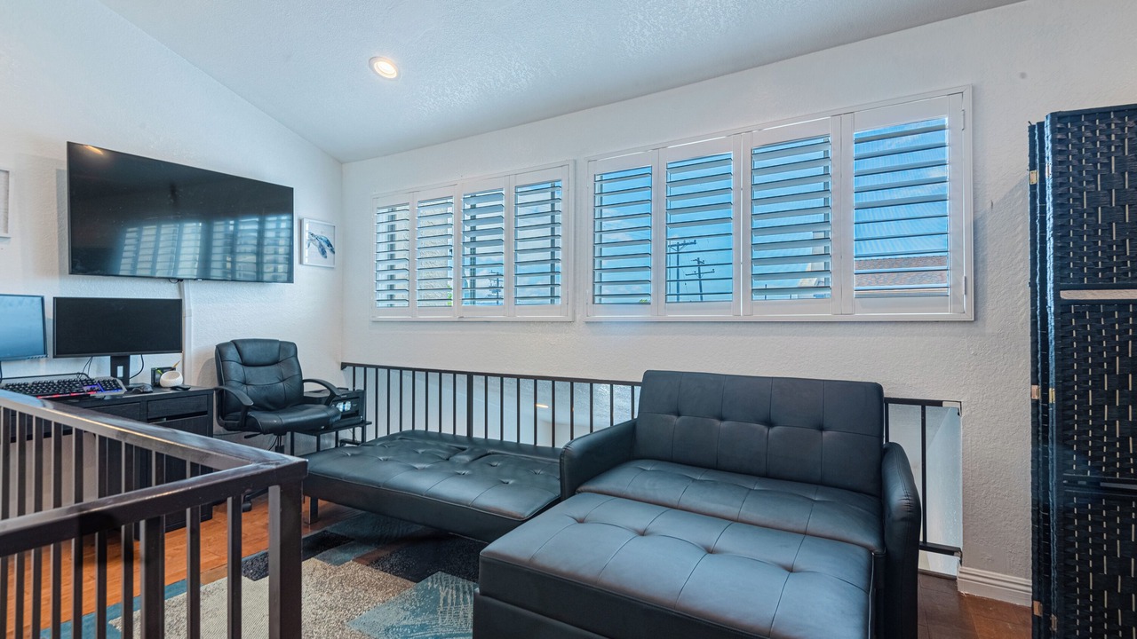 Photo of Livingroom in West Carson