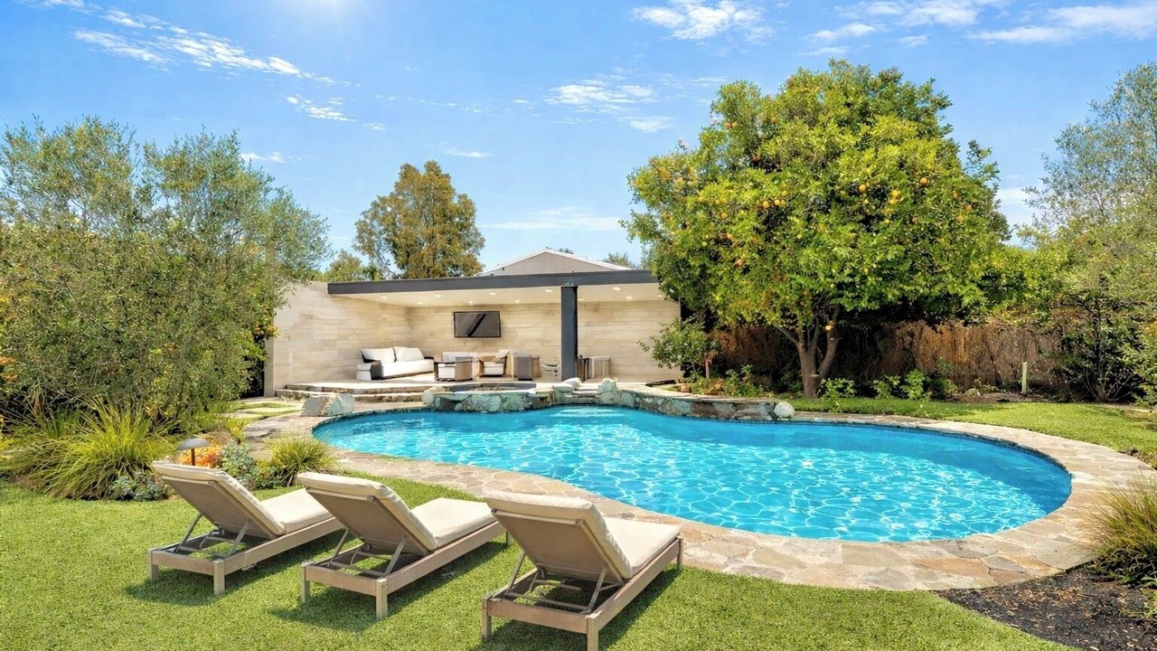 Photo of Outdoor in Woodland Hills