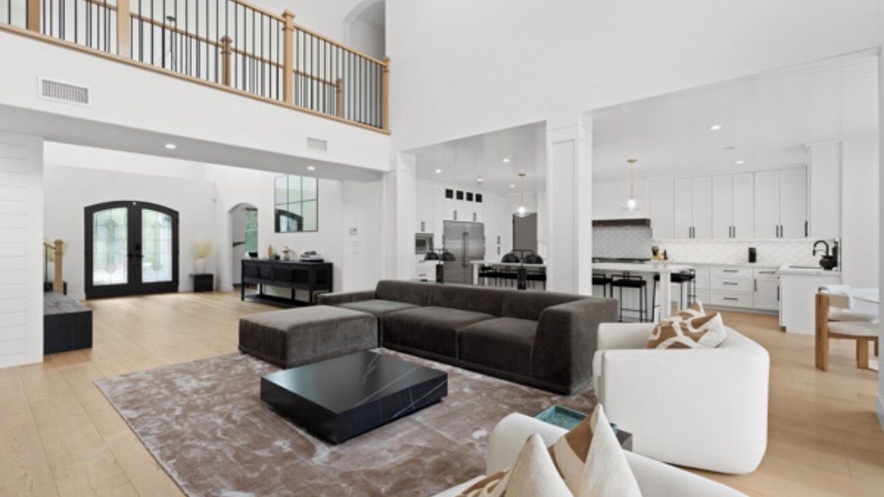 Photo of Livingroom in Woodland Hills