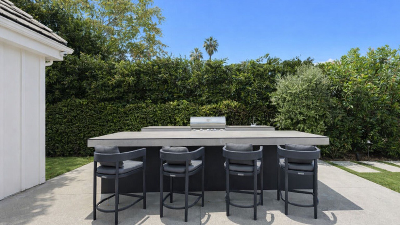 Photo of Outdoor in Woodland Hills