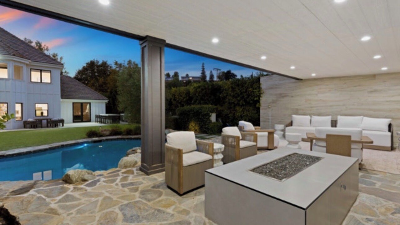 Photo of Outdoor in Woodland Hills